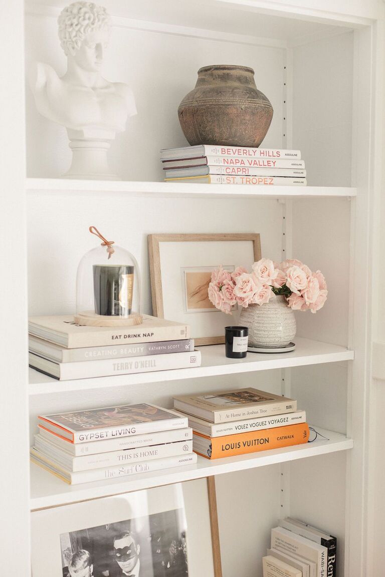 How to decorate your bedroom shelves - Home decorating tips 2025 How to decorate your bedroom shelves - Home decorating tips 2025